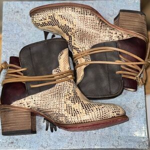 SOLD  Freebird // Casey // sz9